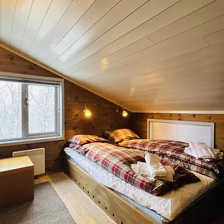 別荘 Familiehytte Med Fantastisk Beliggenhet I Vestlia ヤイロ